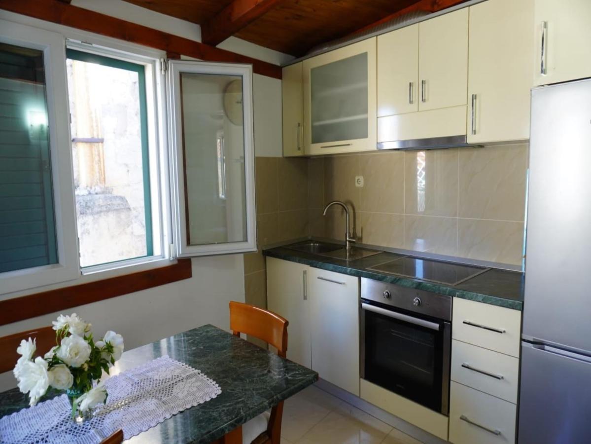 Holiday Home Labinezza Kaštela Exteriör bild